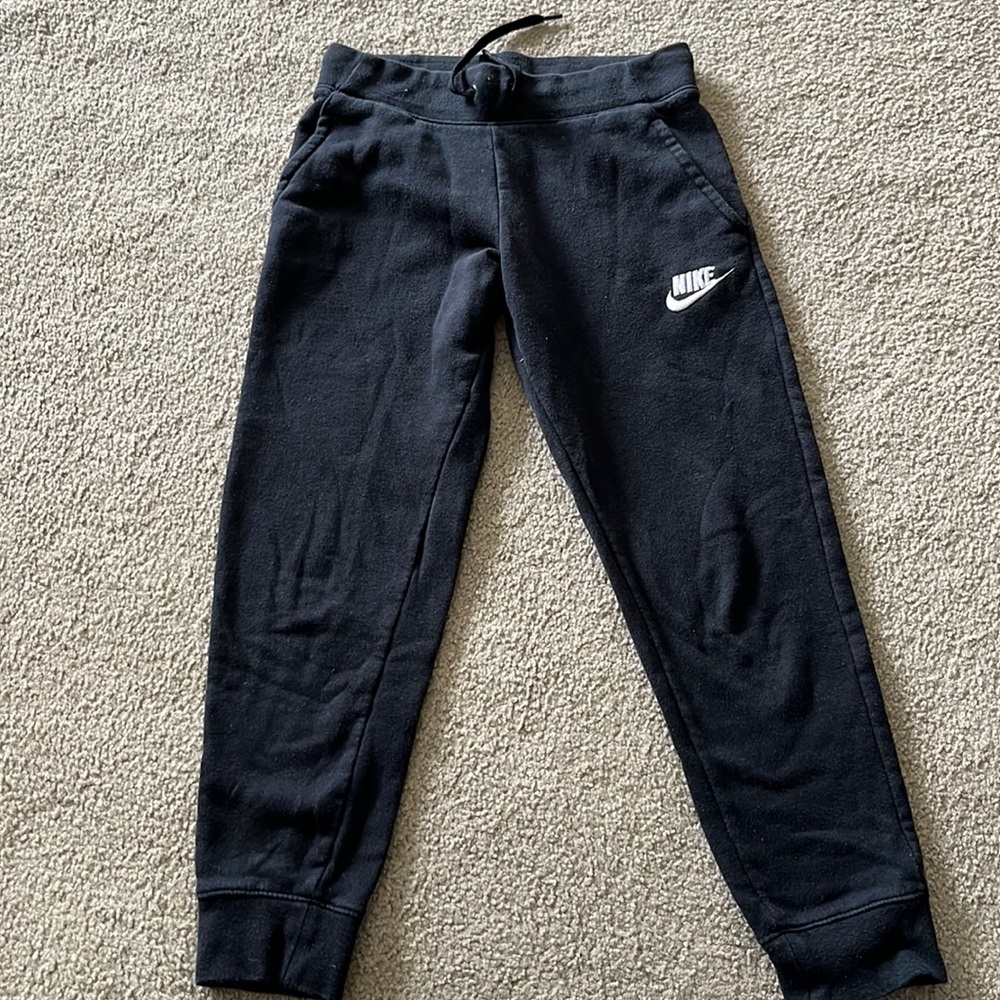 **Like New**Girls black Nike joggers